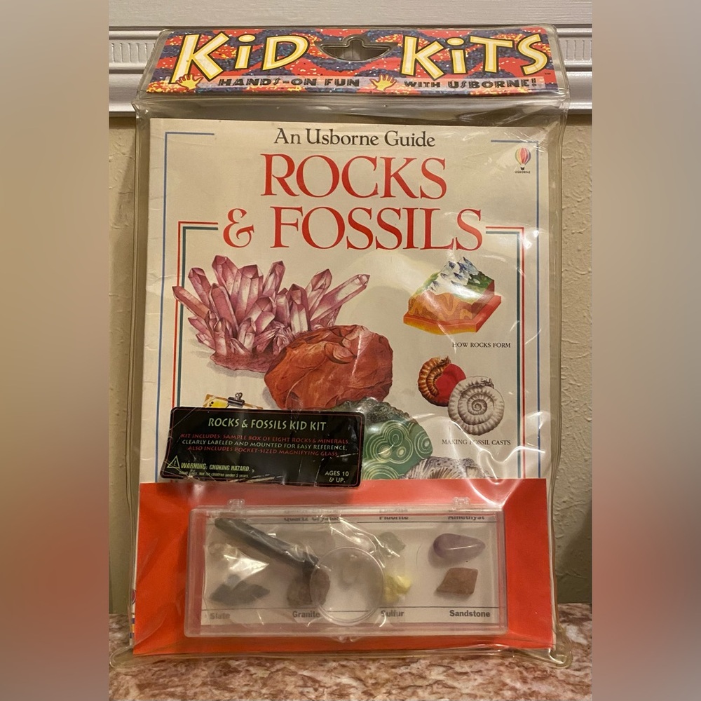 KID KITS ROCKS & FOSSILS; New in package.
